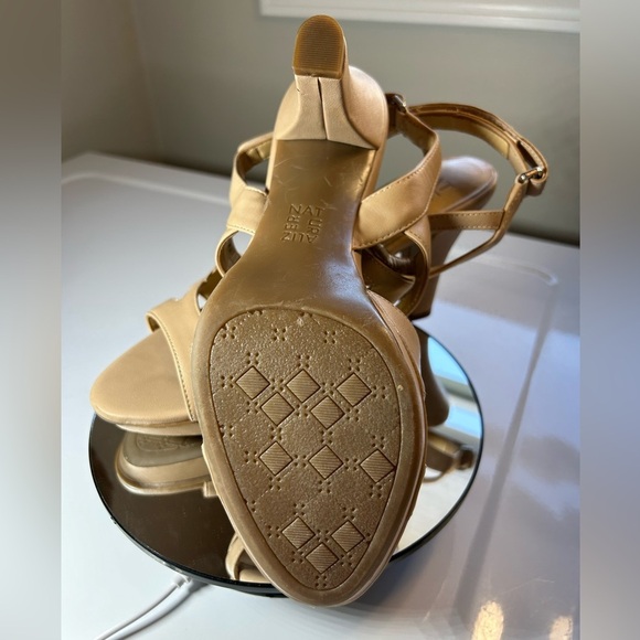 Platform Heels Woman’s 8.5 NWOT Diana Tan Velcro Straps Rubber Sole& Heel Post - Picture 6 of 9